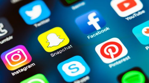 Whatsapp,Facebook,Twitter,Instagram Signal & Telegram face problems as India announces new social media rules.