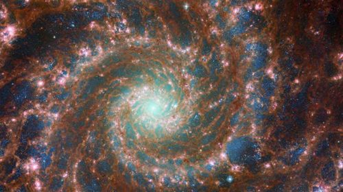 Spectacular image of heart of Phantom Galaxy highlights power of Webb and Hubble telescopes